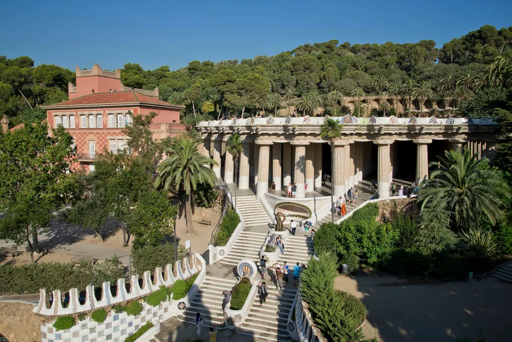 Park Güell'de mozaik terasta