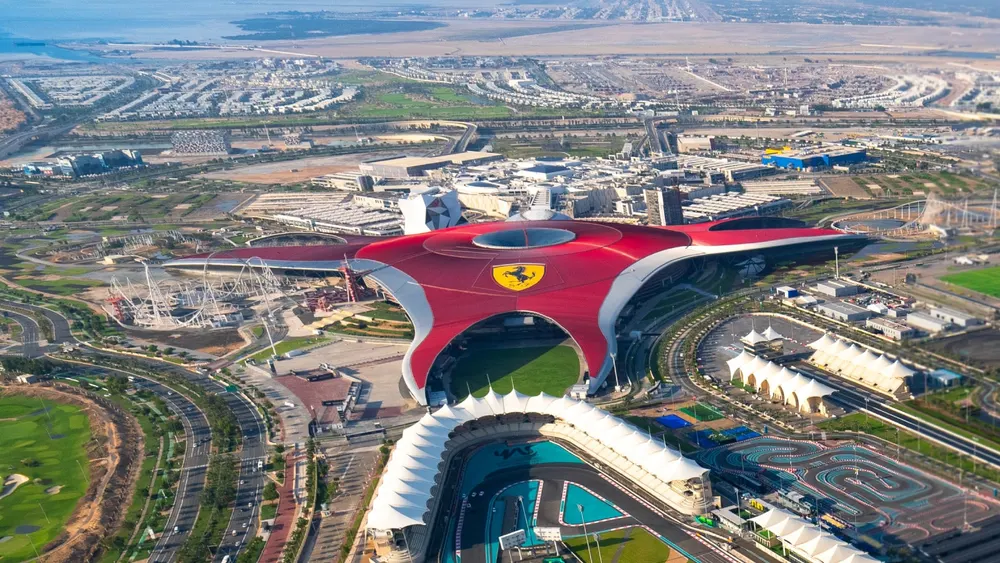 Ferrari World: Hızın temalı dünyası