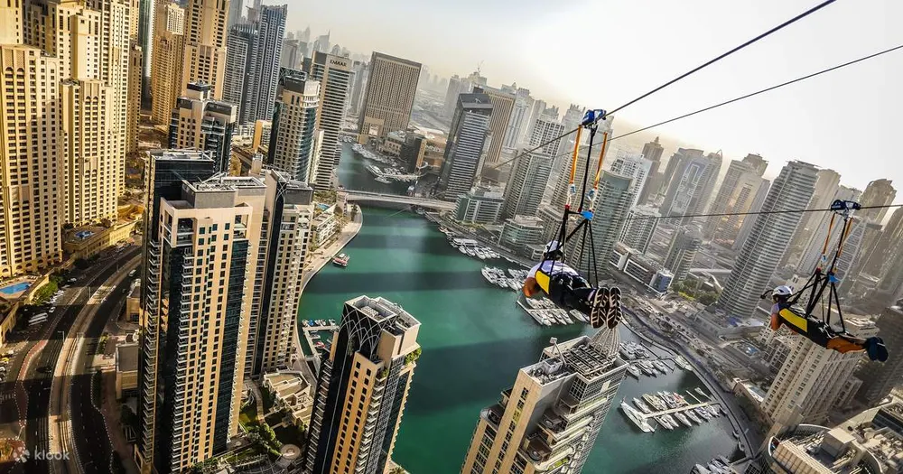 Zipline: Gökdelenlerin arasında süzülün