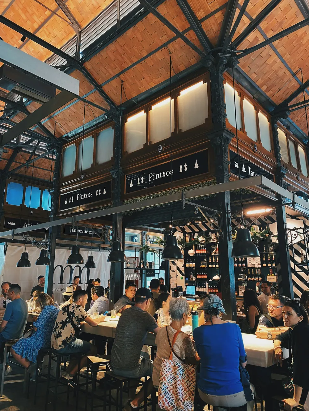 Tapas tezgâhlarında akşam