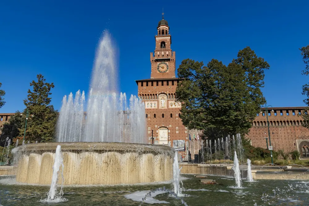 Sforza Kalesi'nden Sempione Parkı'na